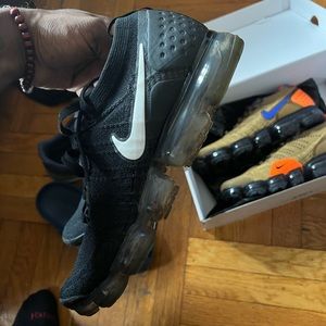 Black vapormax size 12,5 rare find waiting is a waste of time for low$ sorry